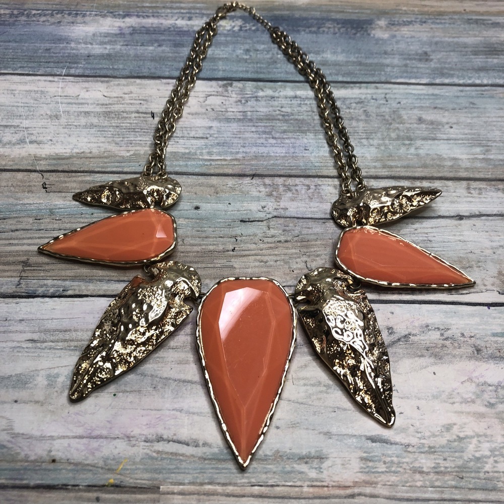 Costume Fashion Necklace Gold Tone Arrowheads‎ Peach Acrylic Pendants 18" bib